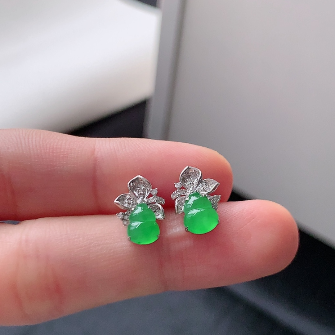 冰阳绿葫芦耳钉   种水好  冰润通透  上耳优雅迷人 货号60601，6.1-5.2-1.3