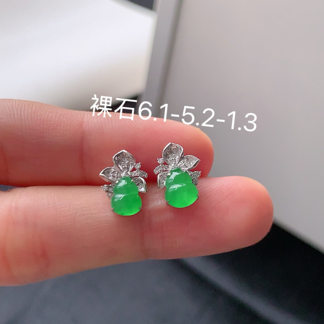 冰阳绿葫芦耳钉   种水好  冰润通透  上耳优雅迷人 货号60601，6.1-5.2-1.3