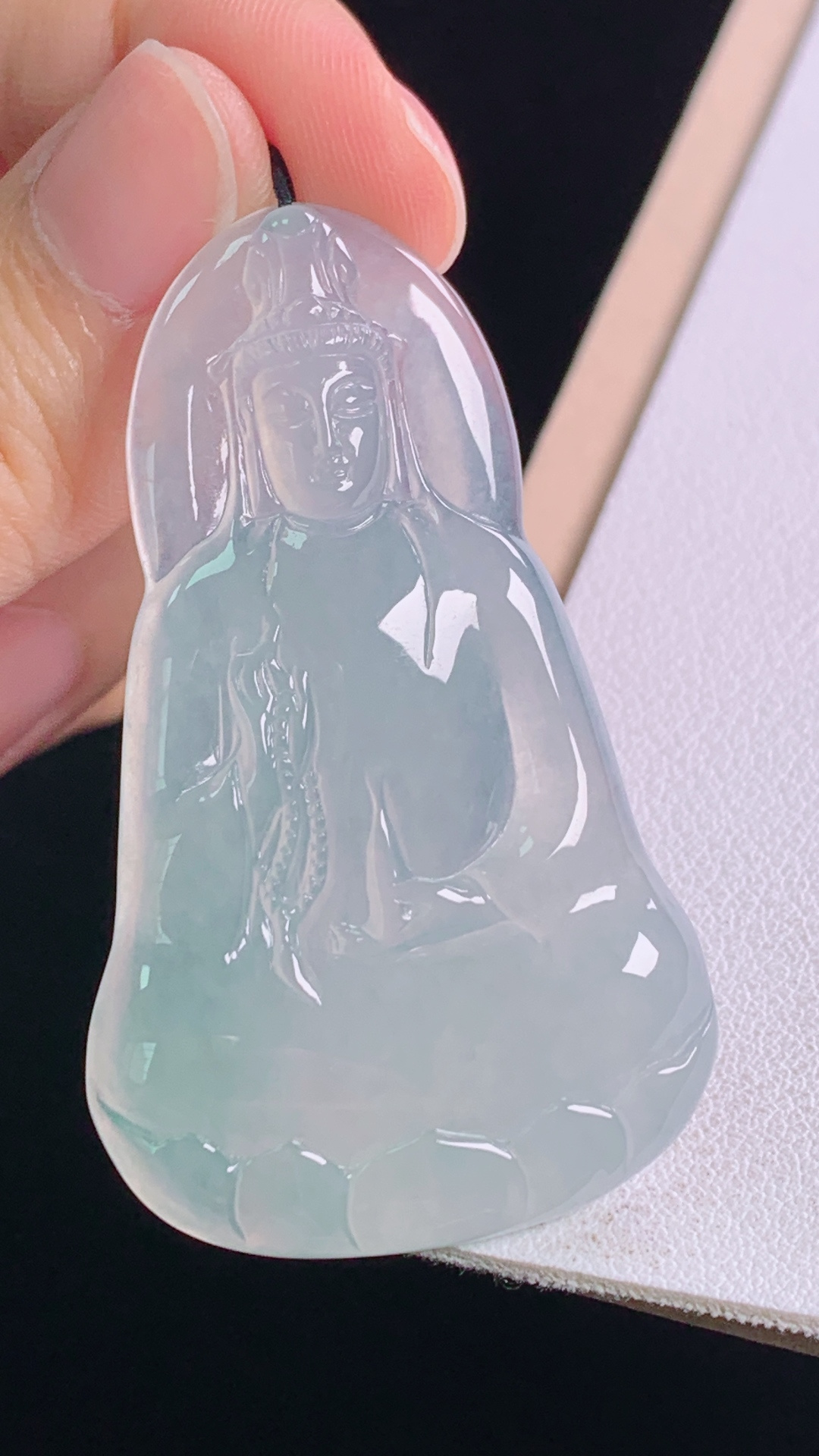 冰种观音，一刀切，水润细腻，光感十足，无裂，尺寸:52.1-31.3-4.6mm 28