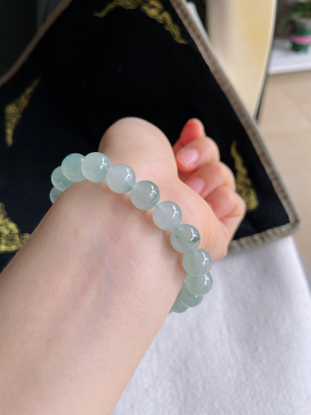 天然翡翠A货，冰飘花手串，尺寸：9.5mm。【编4071】