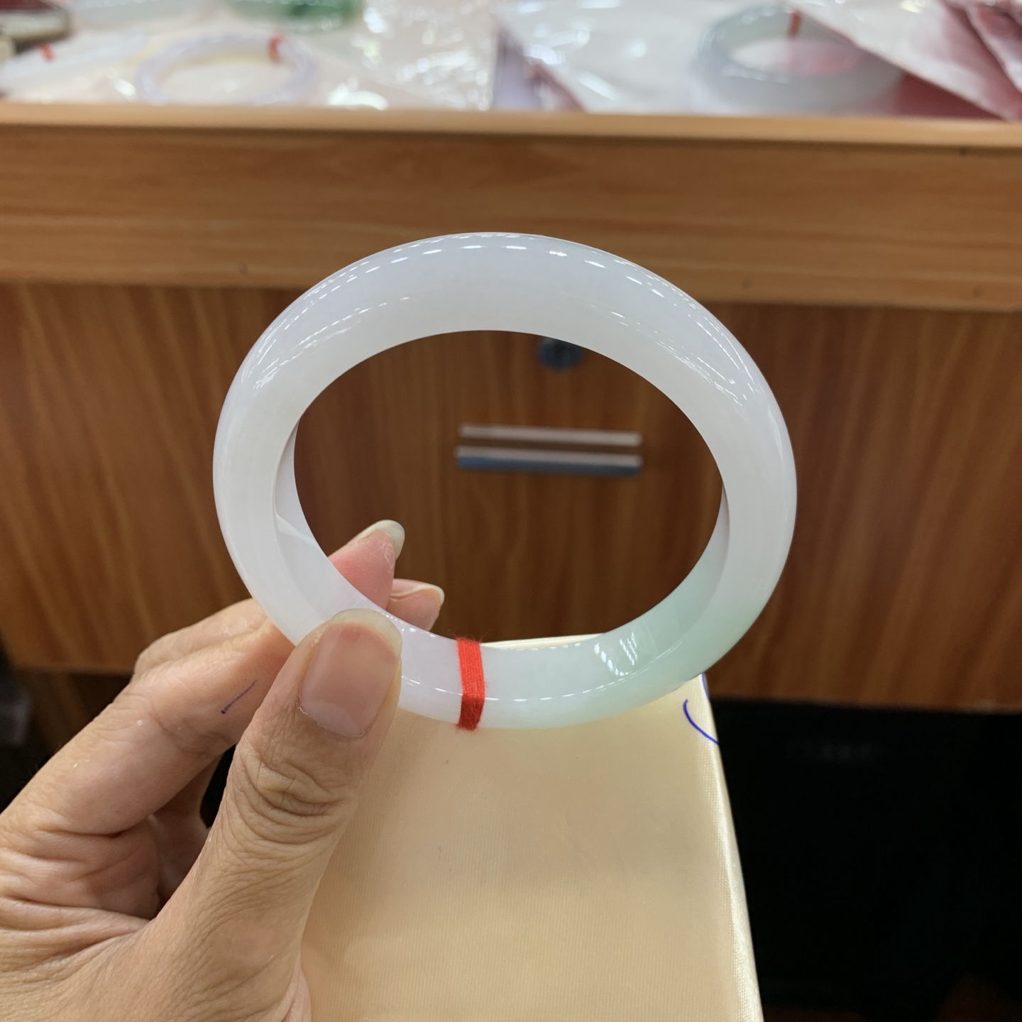 060109FN 飘绿正圈大圈口翡翠手镯 61-12.5-9.3