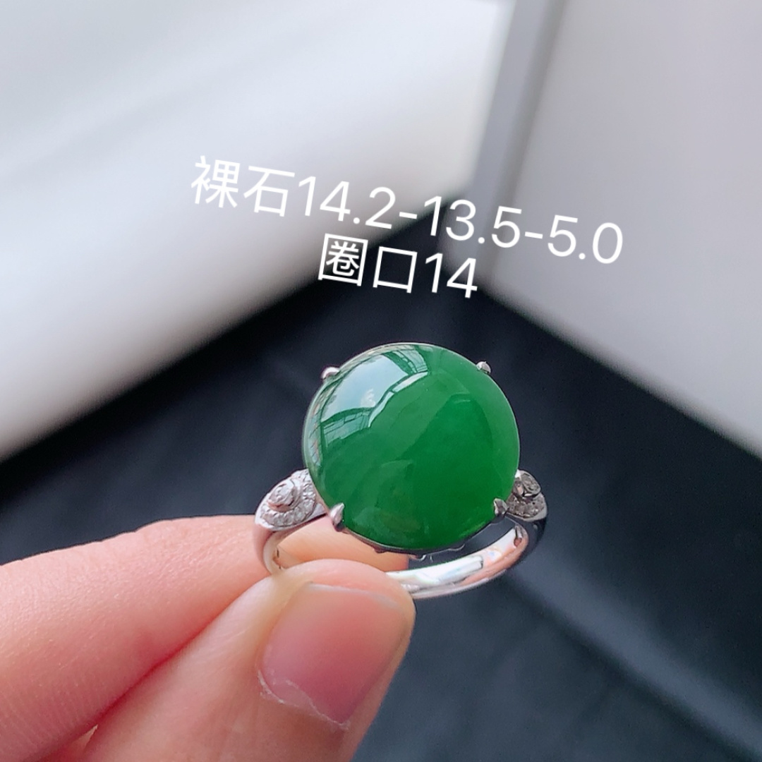 冰阳绿女戒。 品相喜悦，饱满底子细腻，佩戴优雅灵气货号93531，14.2-13.5-5.0