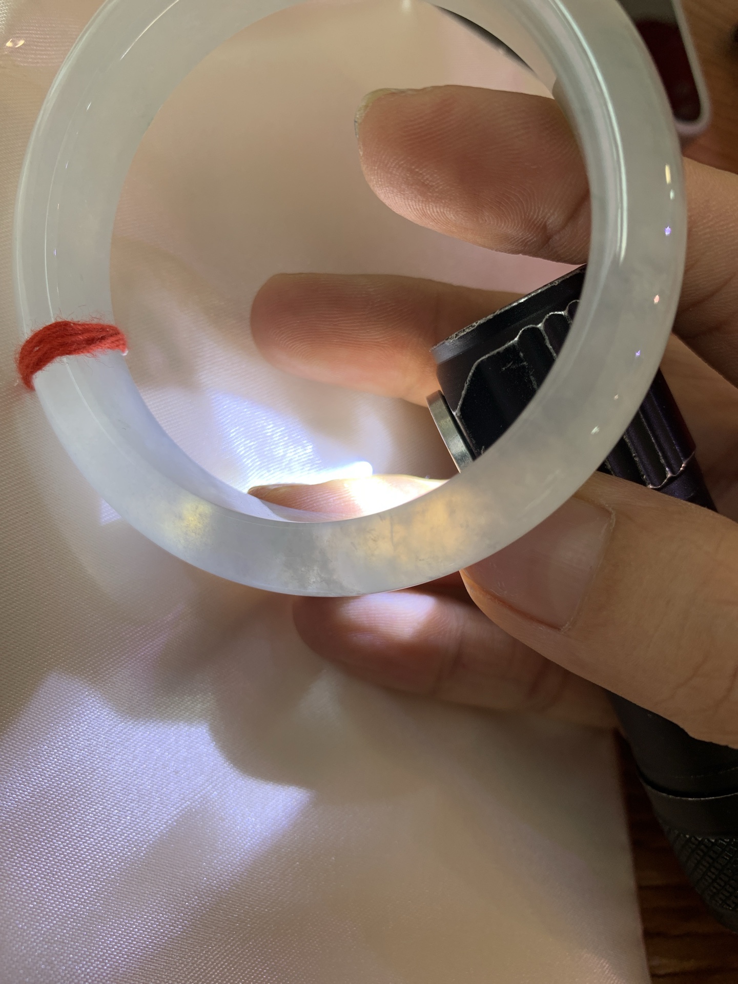 冰飘花正圈 53.7-7.9-10.7 0602-N873-1 打灯小细纹，底妆冰透起光，冰底中开出了朵朵蓝花，飘花灵动飘逸，勾勒出一幅唯美诗意的山水意境画，古典优雅又秀气
