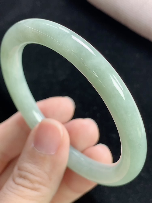 圆条手镯，无裂，尺寸53.6*7.7mm，L02zg9