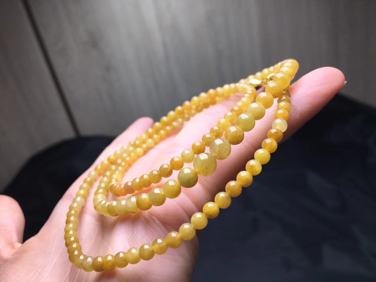 黄翡珠链，卡5.2～3.7mm，170颗，玉质细腻，色浓，鲜艳，油润，颗颗精选