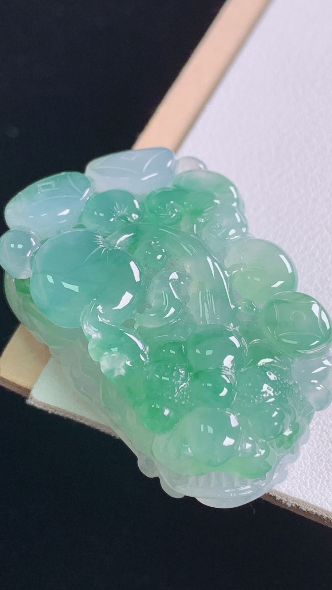 冰飘花貔貅 花色灵动，雕工精湛，霸气， 尺寸:44.0-27.4-19.1mm 29