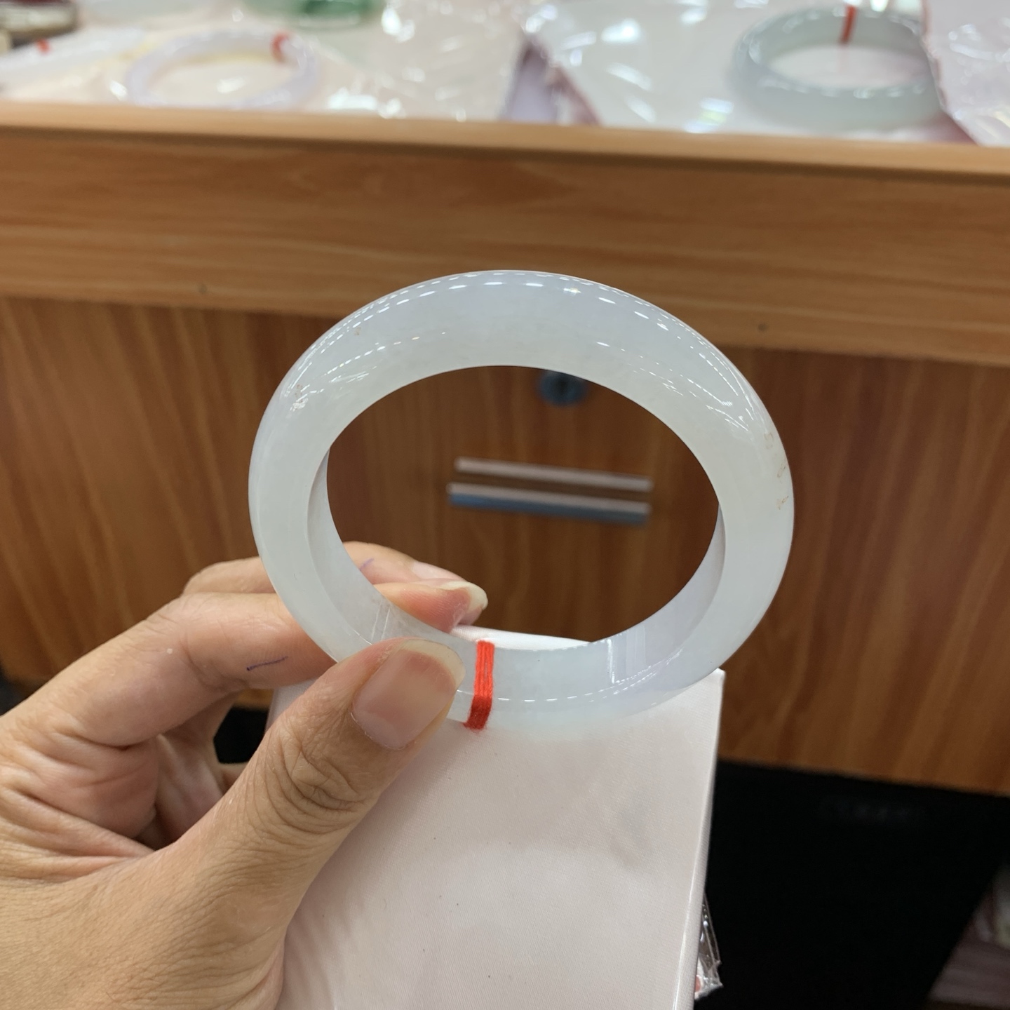 060101MMJ 飘黄翡正圈翡翠手镯 56.3-12.7-9.1