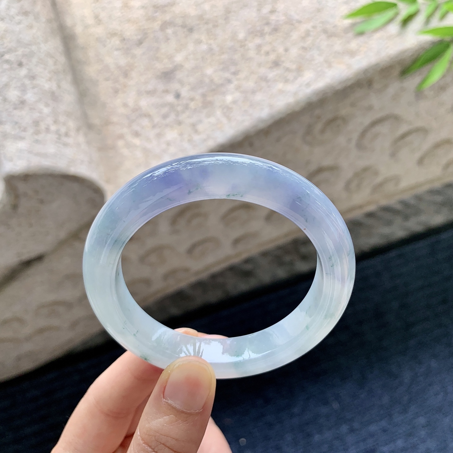 正圈53 54，圈口54.8/11.3/9.4，编码DZ082379，糯冰，水润，种老，细腻，无裂。