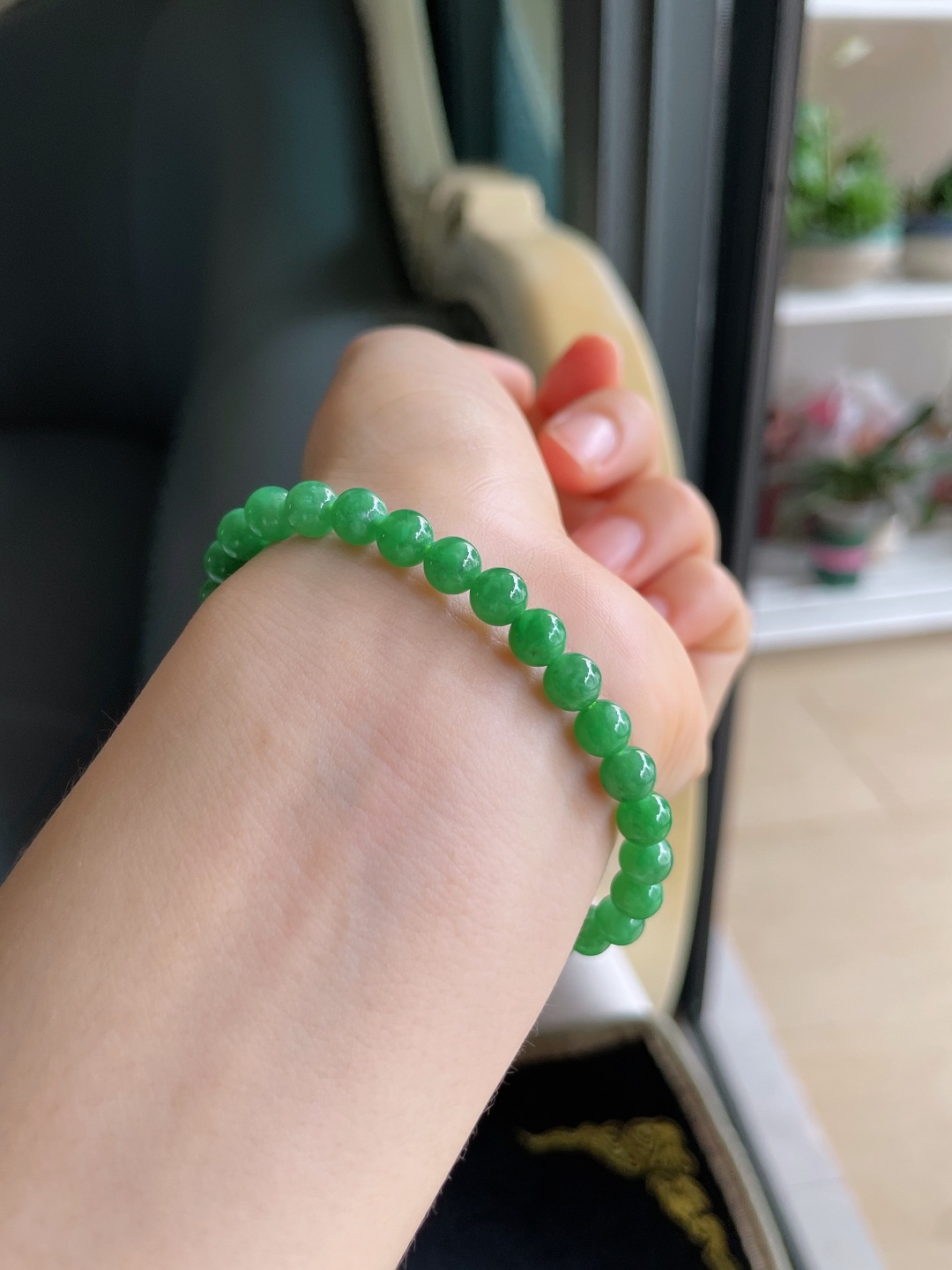 天然翡翠A货，冰满绿手串，尺寸：5.8mm。【编2650】