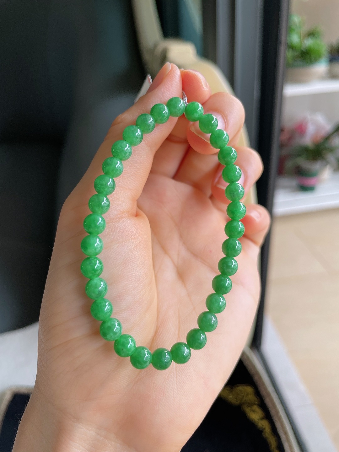 天然翡翠A货，冰满绿手串，尺寸：5.8mm。【编2650】