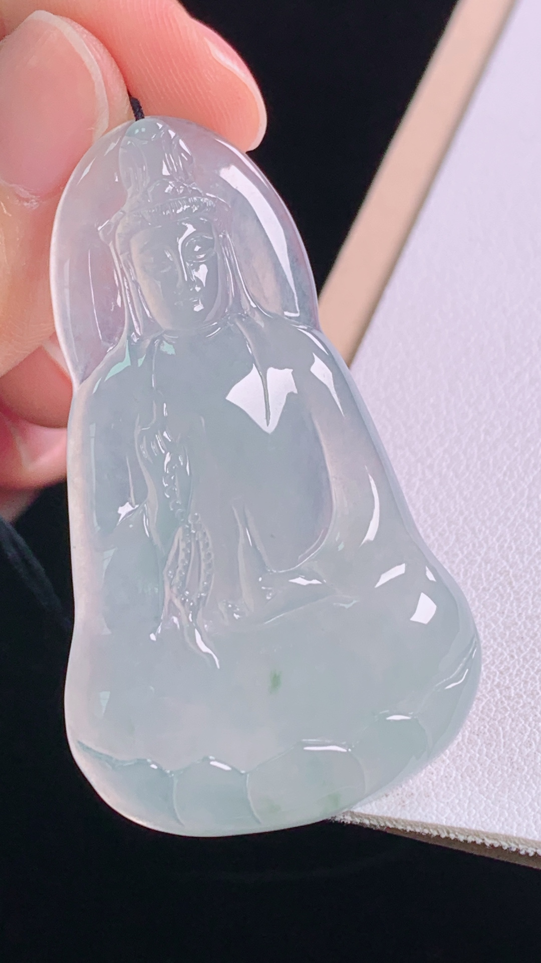 冰种观音，一刀切 冰润荧光，胶感十足，无裂 尺寸:52.1-30.5-4.6mm 28