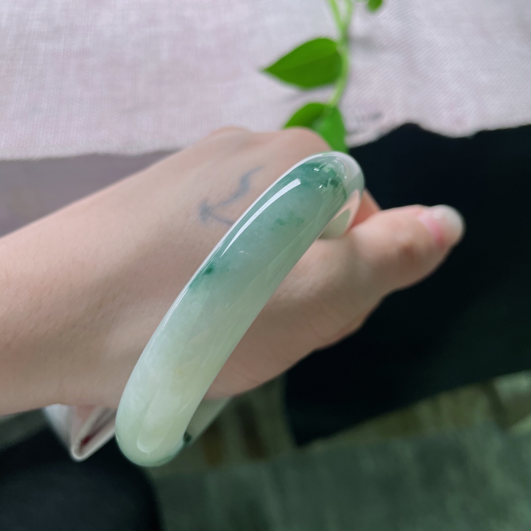 56.8/11.8/8.0，飘花正圈，水润，细腻，优雅，甜美，灵动雅致，撒金，一点棉纹，ss51330a