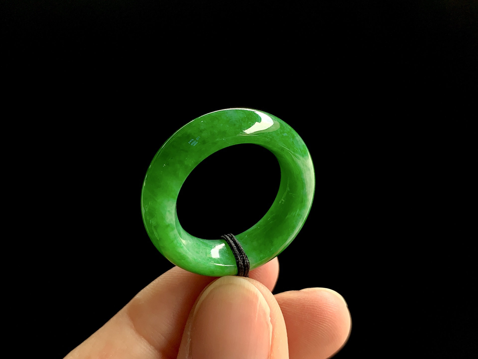 满绿戒圈，翠色清爽宜人 尺寸7.9×5内径18.5圈口16