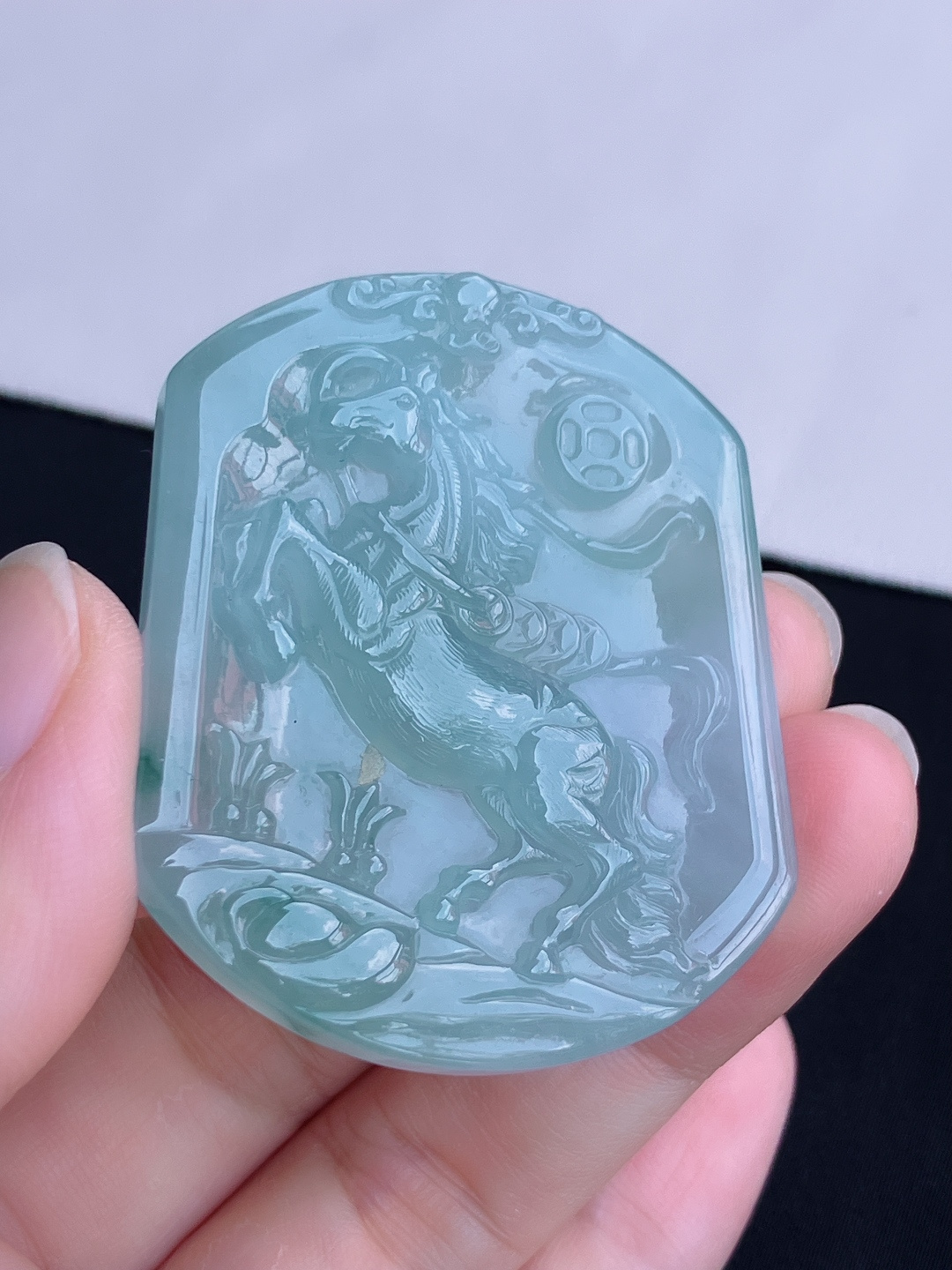 底色生肖马牌，晶莹剔透，尺寸51.3/43/6/自然光实拍