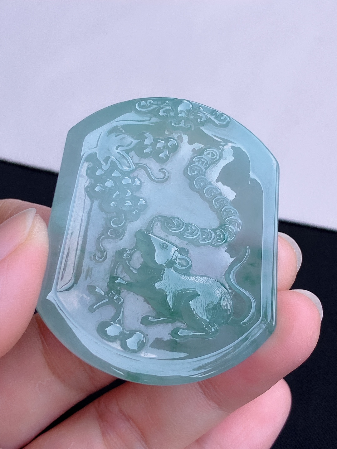 冰飘花生肖鼠牌，晶莹剔透，尺寸50.5/42.3/5.6/自然光实拍