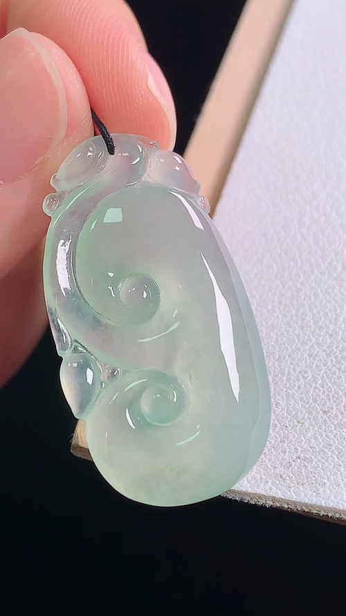 ️冰种如意，无裂，尺寸:32.8-17.1-4.8mm