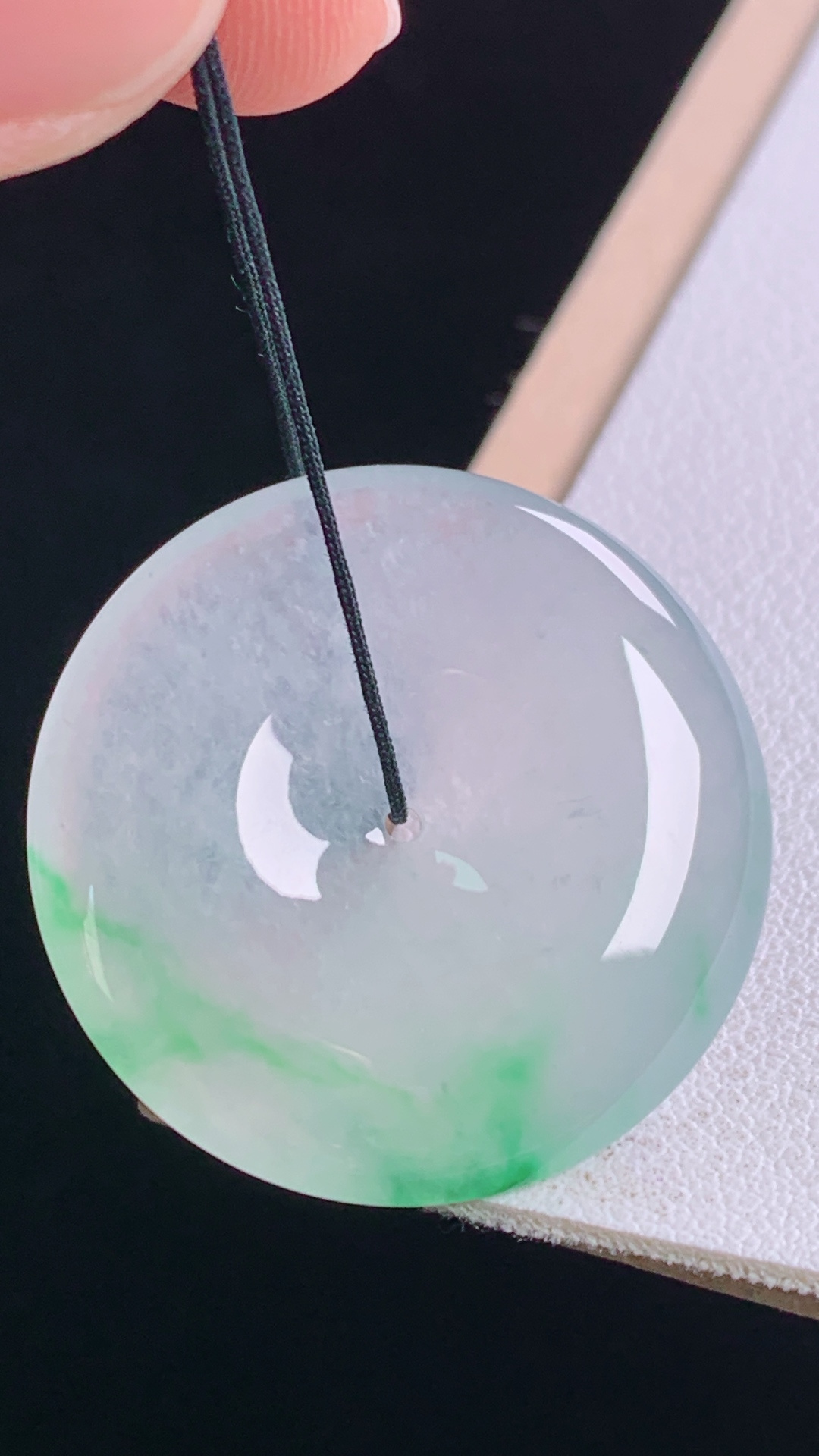 冰飘花平安扣 花色灵动，水润细腻，无裂 尺寸:29.3-5.5mm