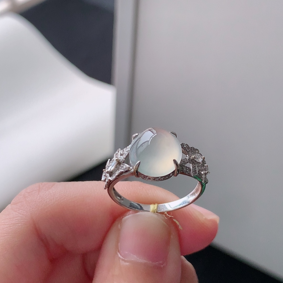 女戒 饱满底子细腻，起光，佩戴简单大方货号HX601，10.8-9.5-2.5