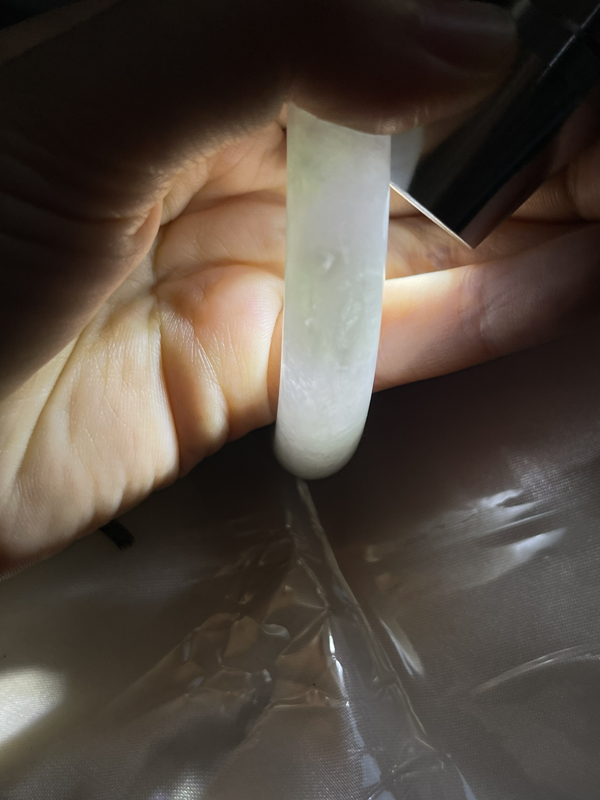 圈口54.9，糯化春带彩圆条翡翠手镯