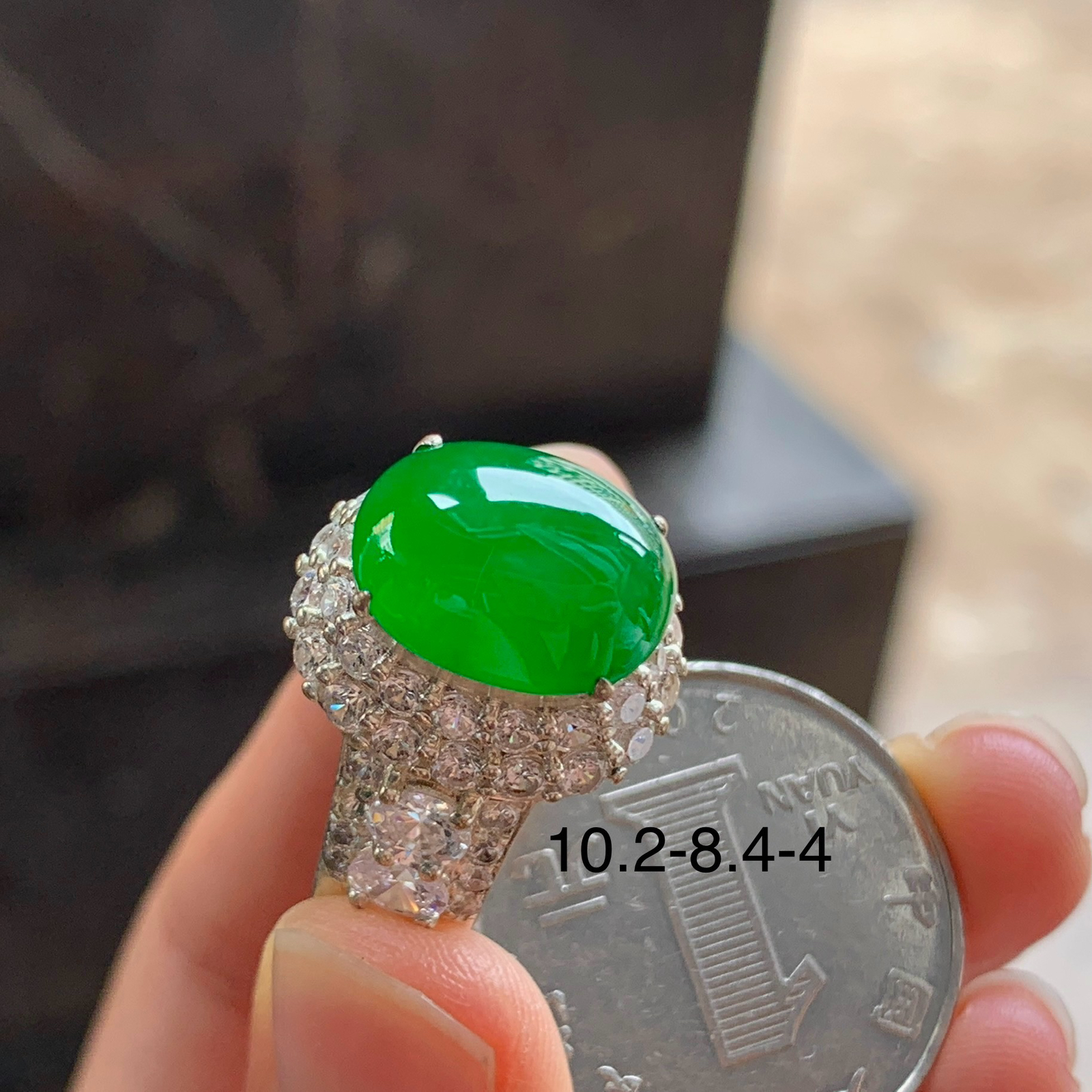 辣绿色戒面^_^铜托 饱满鲜艳