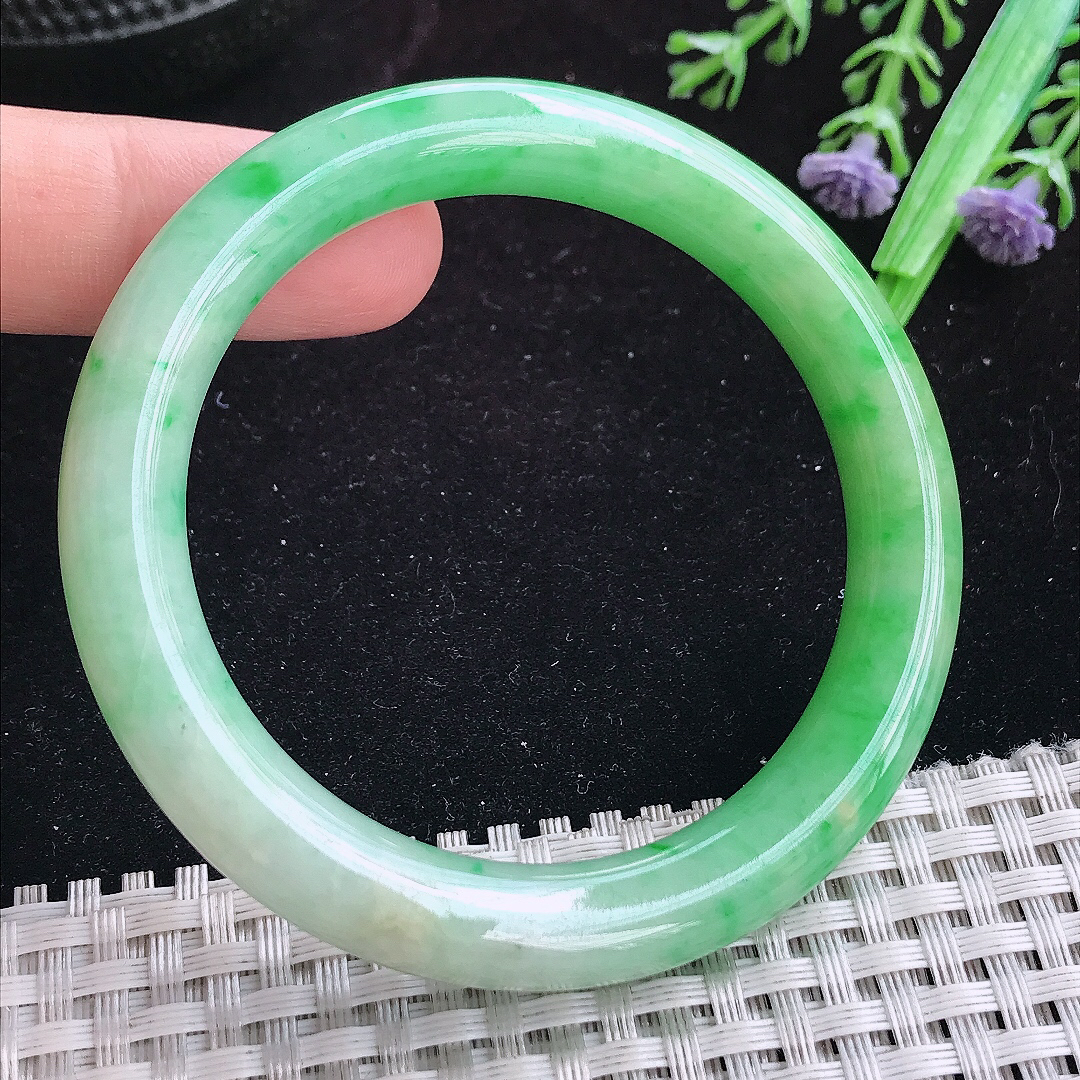 实拍A货翡翠52.5/9.2/8.9精美冰润辣阳绿圆条手镯玉手镯女款平安镯