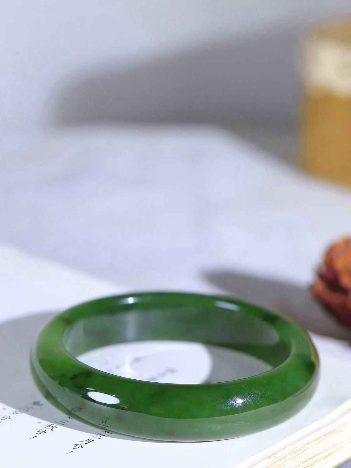 【碧色荡漾·手镯】

精品和田玉碧玉手镯，玉质细腻温润，手感舒适，️线条流畅，简约大气，美自