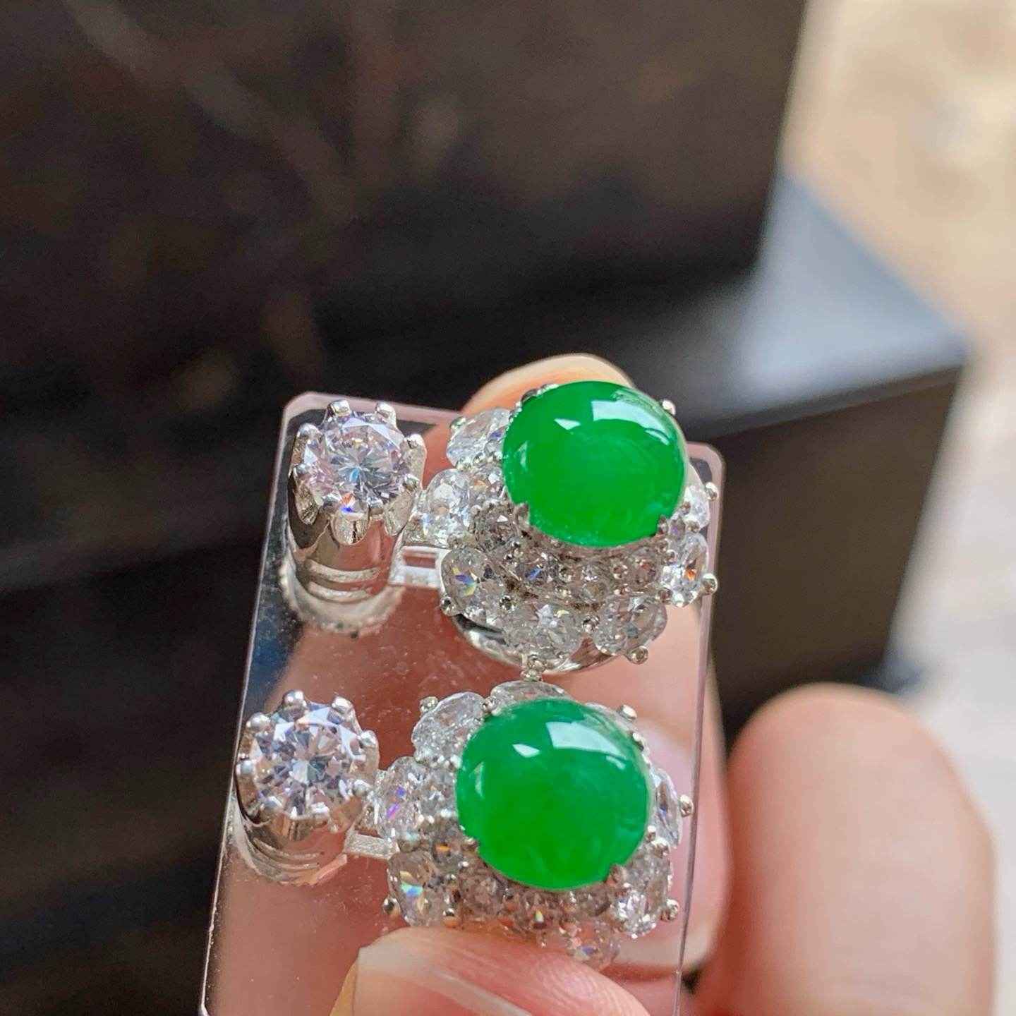 辣绿色戒面一对^_^鲜艳 铜托