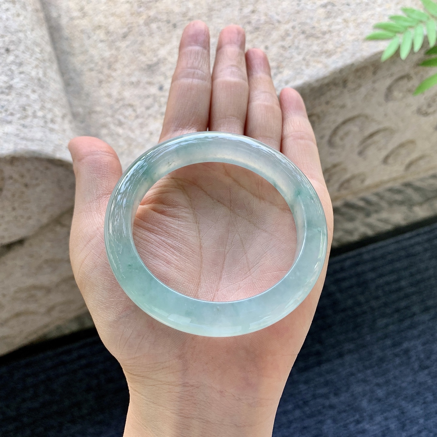 正圈53 54，圈口54.8/10.7/8.7，编码C5081485，冰糯晴绿，水润，种老，细腻，打灯有絮线