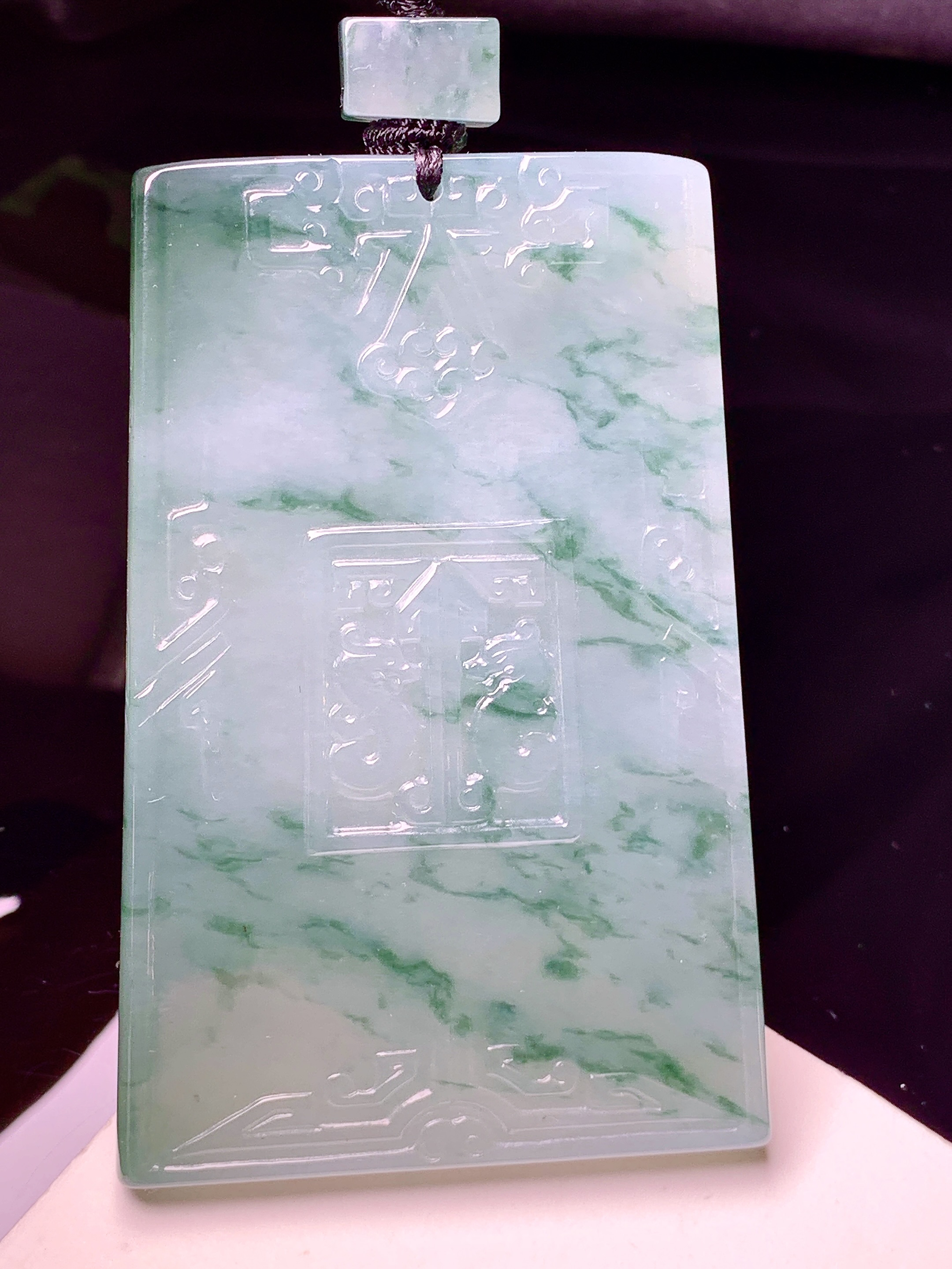 飘绿无事牌吊坠 玉质细腻 色泽艳丽清新 整体尺寸70.5*46*5.8 L1