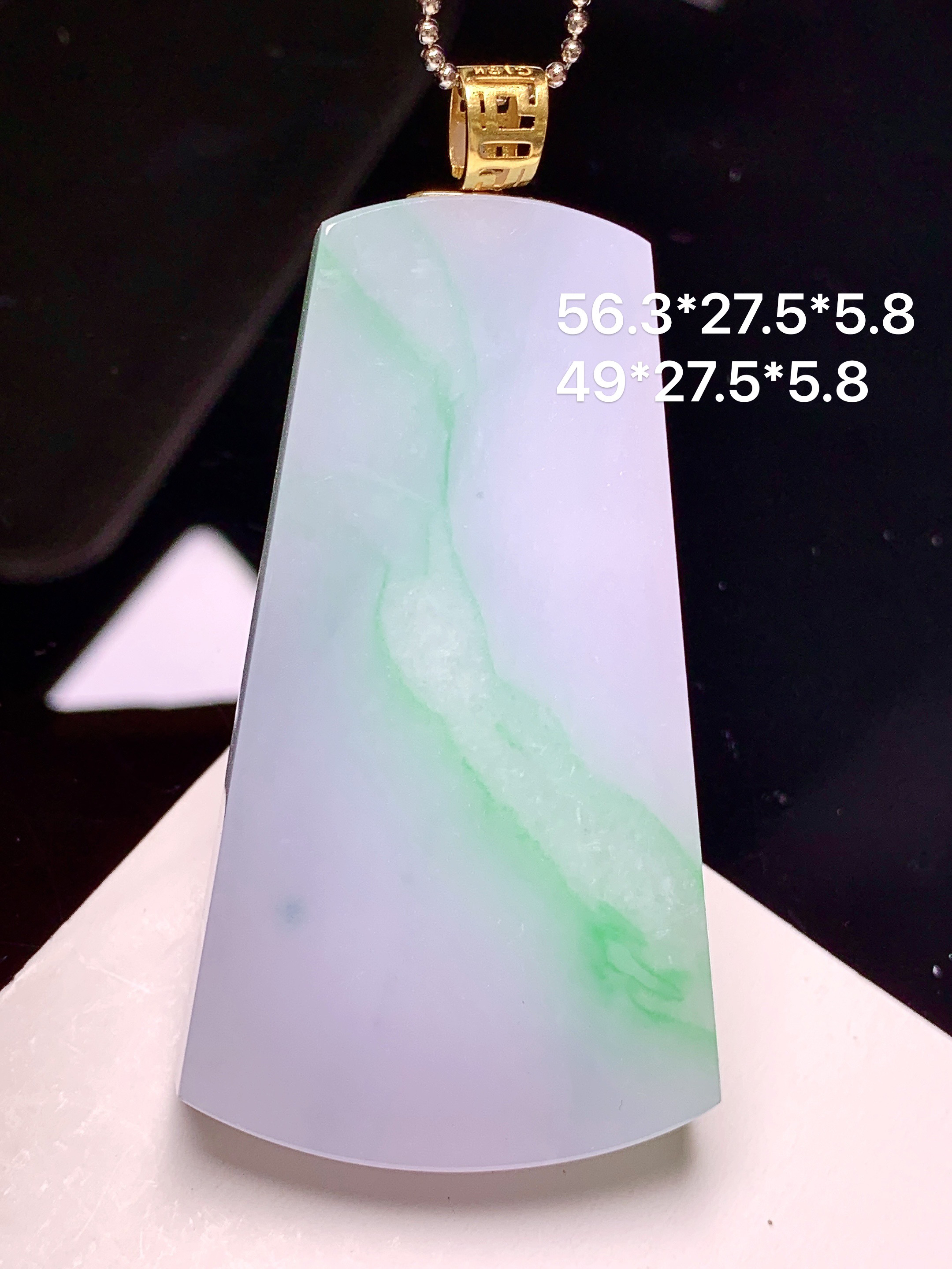 18k金镶嵌飘绿无事牌吊坠 玉质细腻 色泽艳丽清新 整体尺寸56.3*27.5*5.8 j1