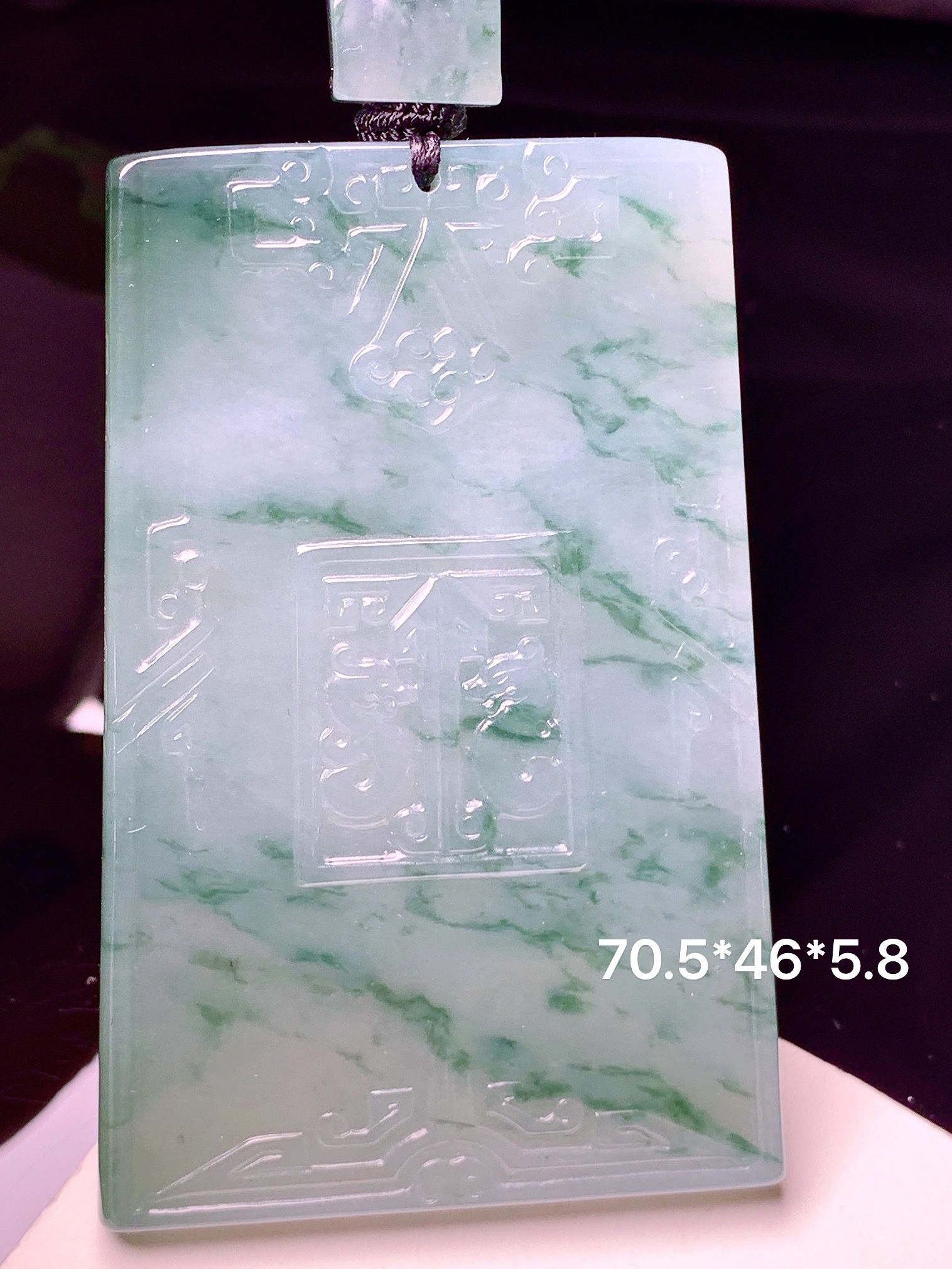 飘绿无事牌吊坠 玉质细腻 色泽艳丽清新 整体尺寸70.5*46*5.8 L1