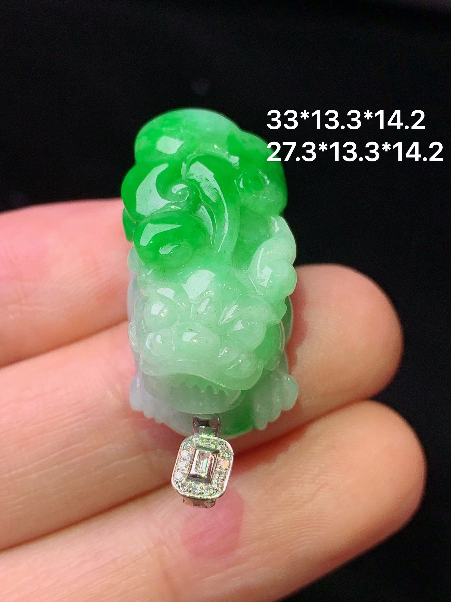 18k金钻镶嵌飘阳绿貔貅吊坠 玉质细腻 色泽艳丽清新 整体尺寸33*13.3*14.2 b1
