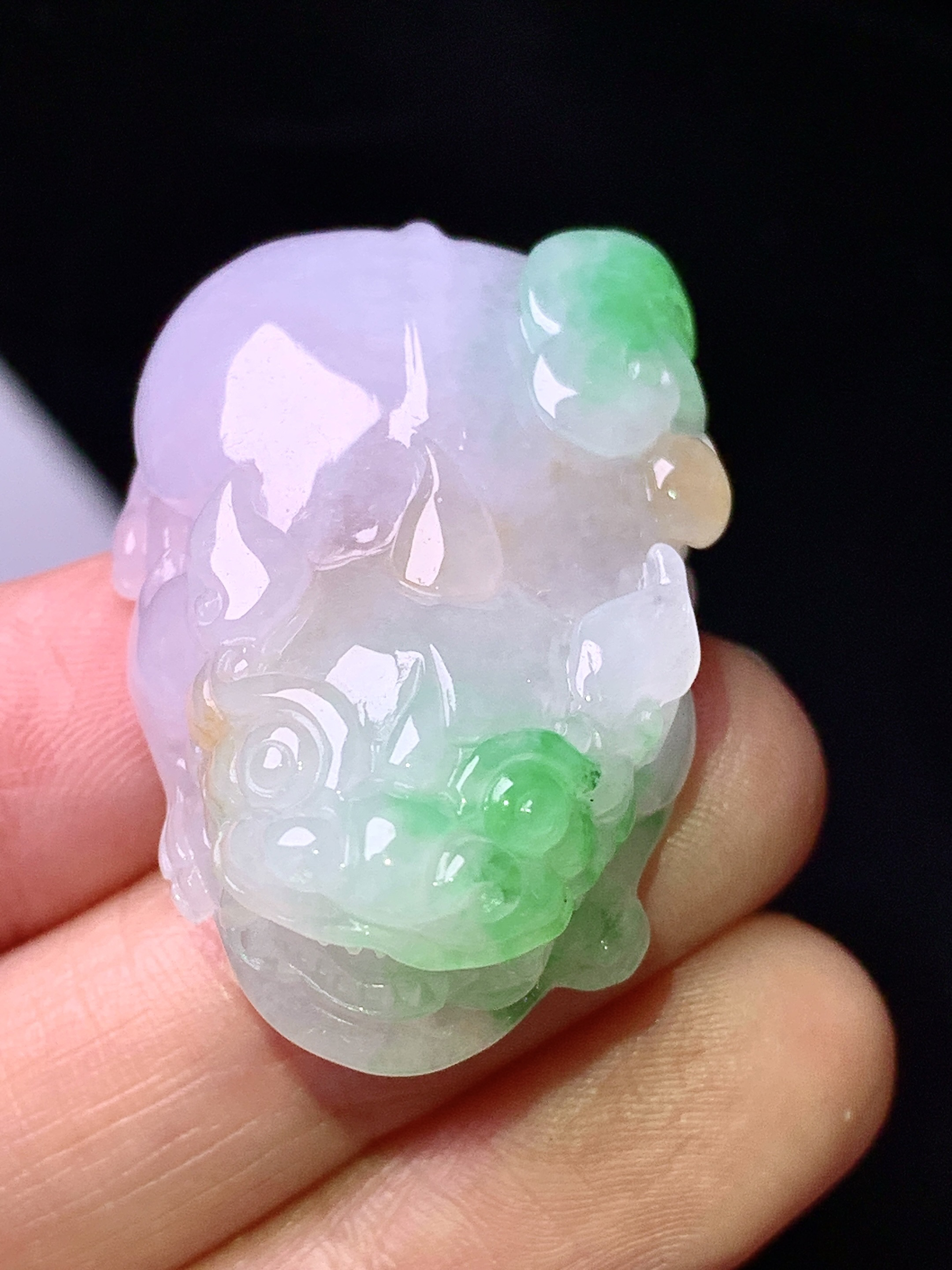 飘黄绿翡貔貅吊坠 玉质细腻 色泽艳丽清新 整体尺寸36.2*25*11.8 a5