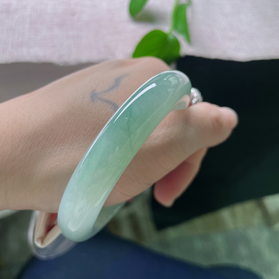 55.4/11.6/8.1，浅油绿底正圈，水头好，种老，宁静致远，沉稳中自带内敛，无裂，ss51436a