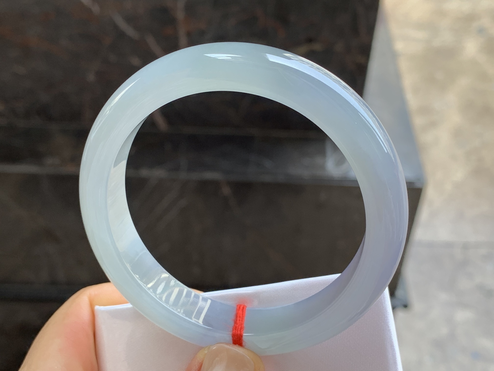 59-13-8.8mm
春色大圈口手镯 水润细腻 颜色漂亮