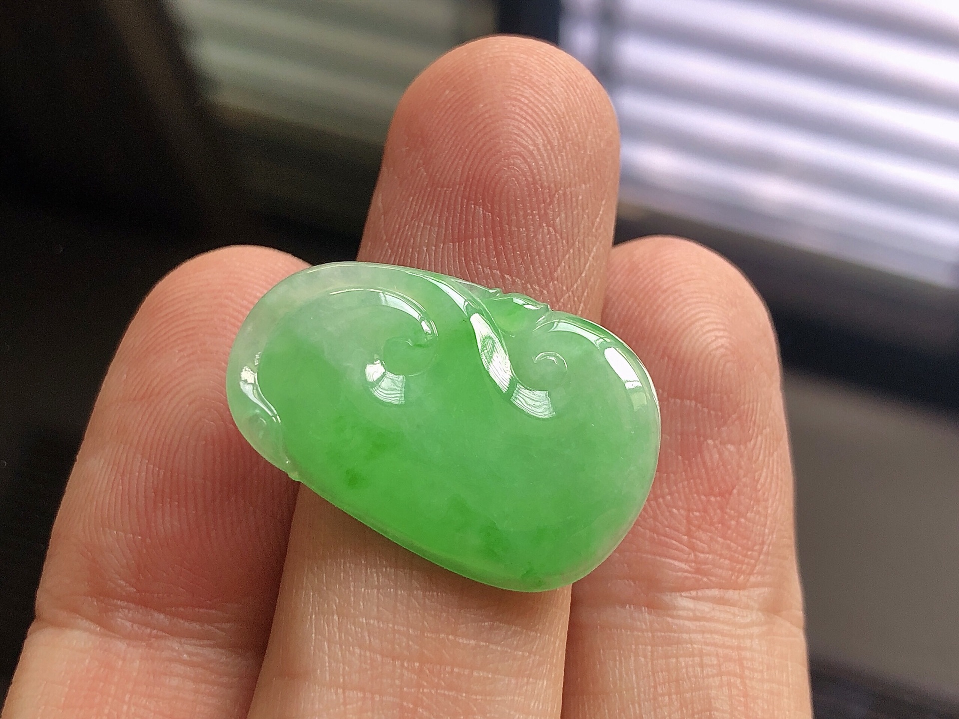 ️ 如意， 色泽艳阳，通透水润，玉质细腻，夺目迷人，镶嵌效果，品相，无裂，尺寸25.7*17*2.3
