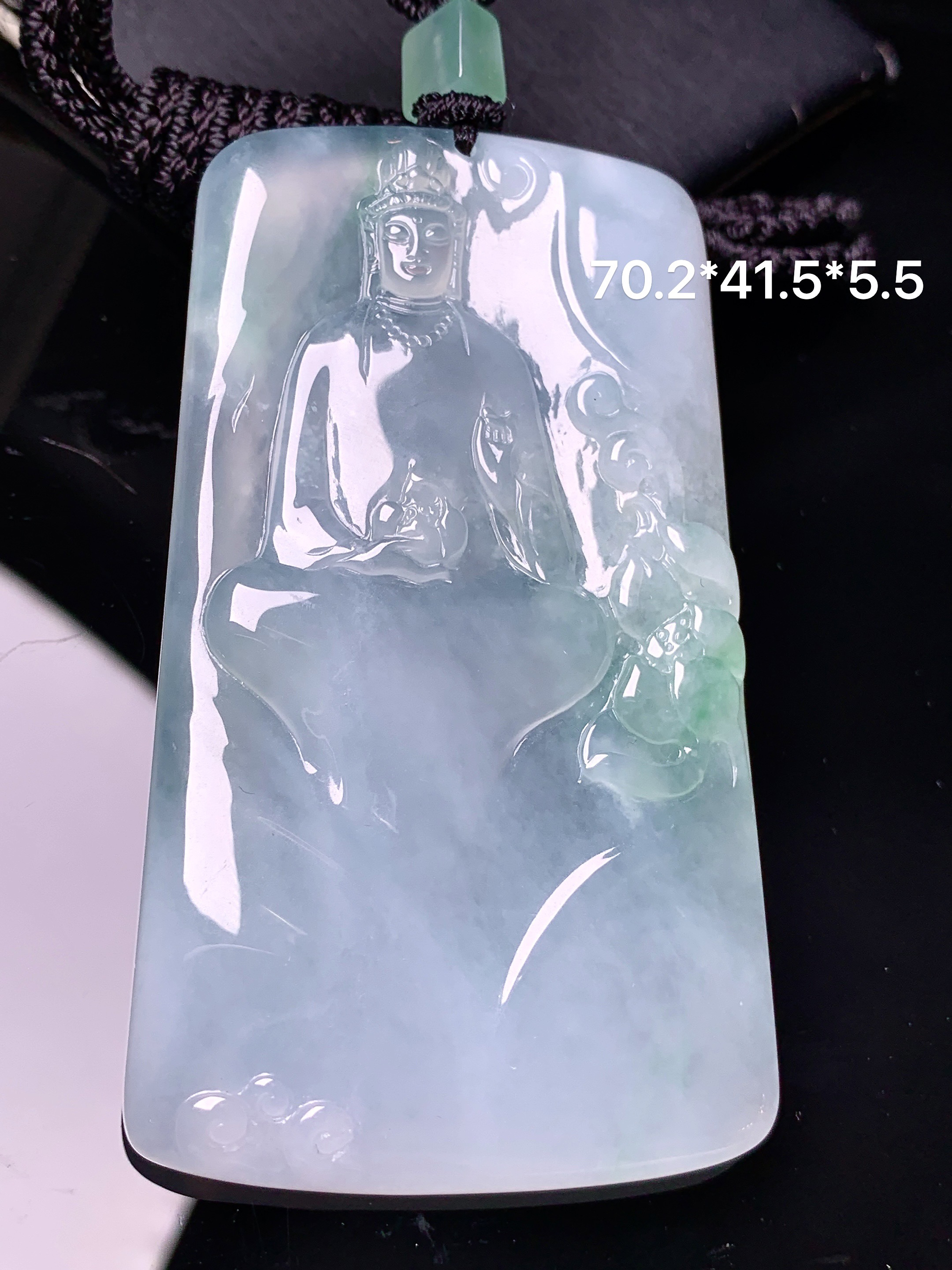 飘绿观音菩萨吊坠 玉质细腻 色泽艳丽清新 整体尺寸70.2*41.2*5.5 L1