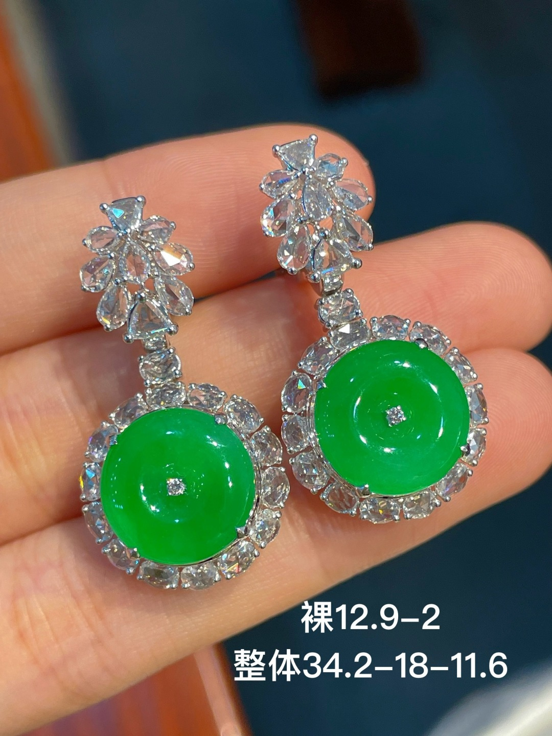阳绿扣子耳坠 无裂，18k金镶嵌 强烈推荐，34.2-18-11.6