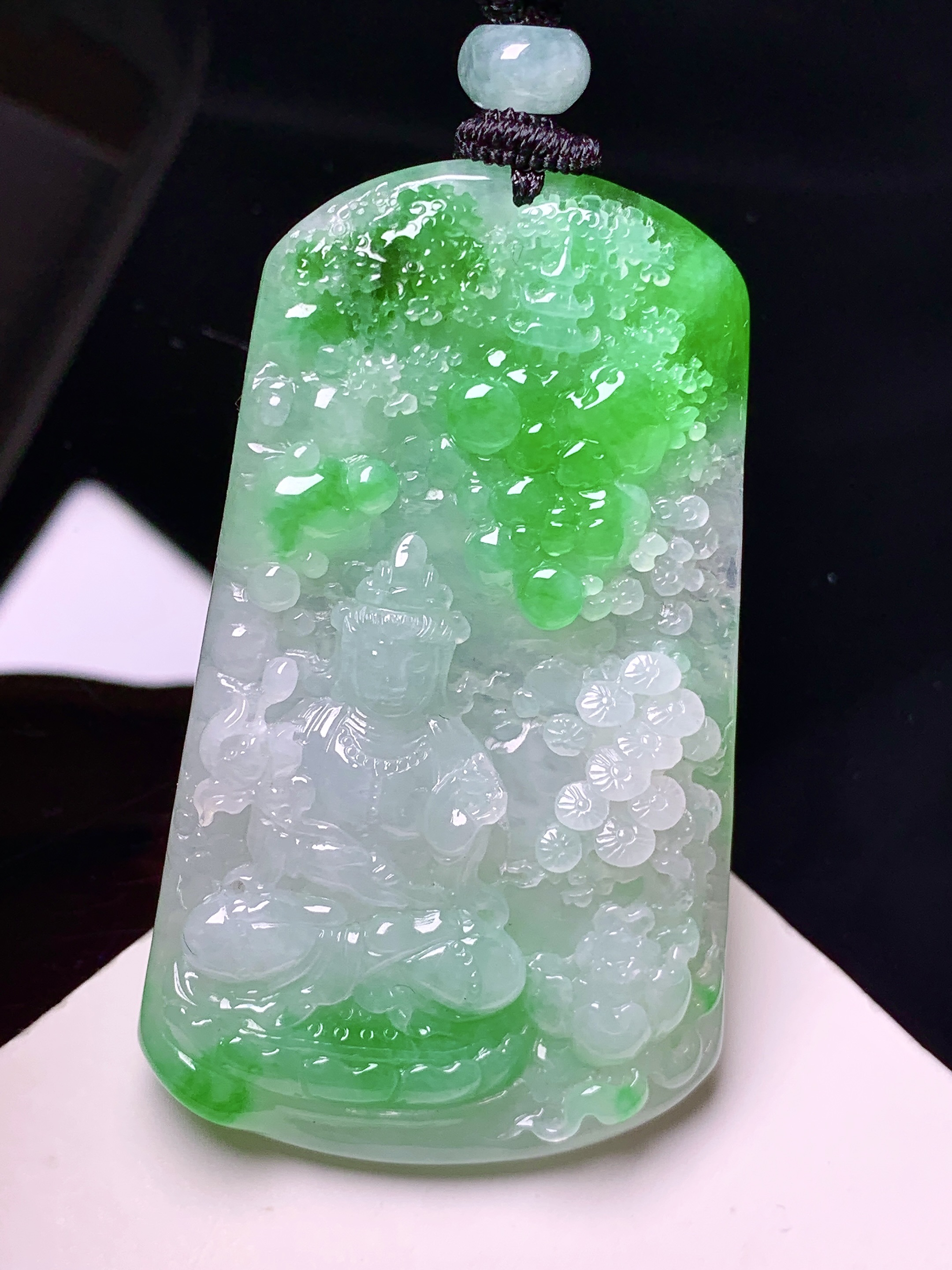飘阳绿山水观音菩萨吊坠 玉质细腻 色泽艳丽清新 整体尺寸54.5*32.5*5.5 w1