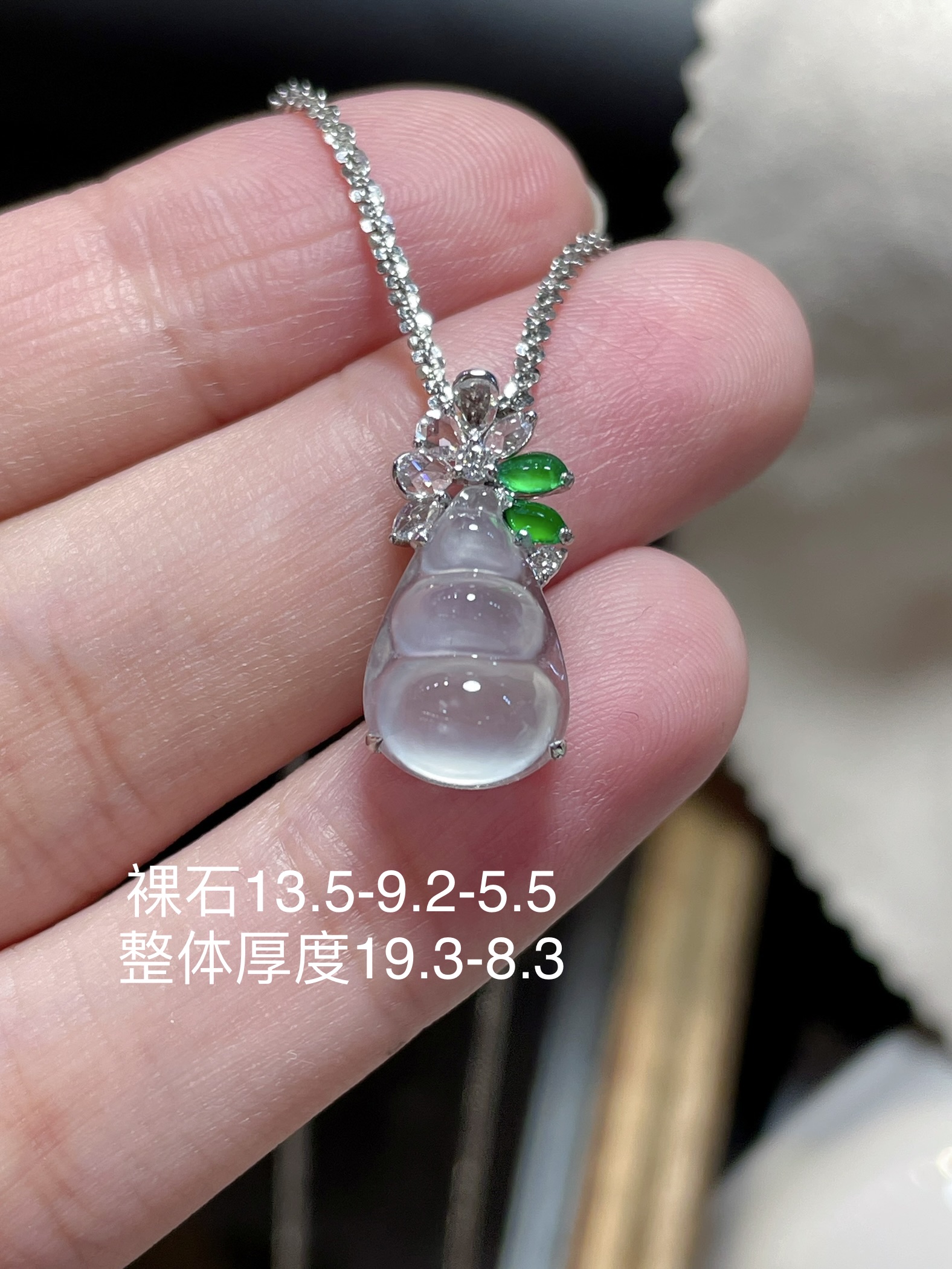 ️ 天然翡翠A货冰种福豆吊坠， 很纯很冰，料子够厚装，无裂，18k真金镶嵌，13.5-9.2-5.