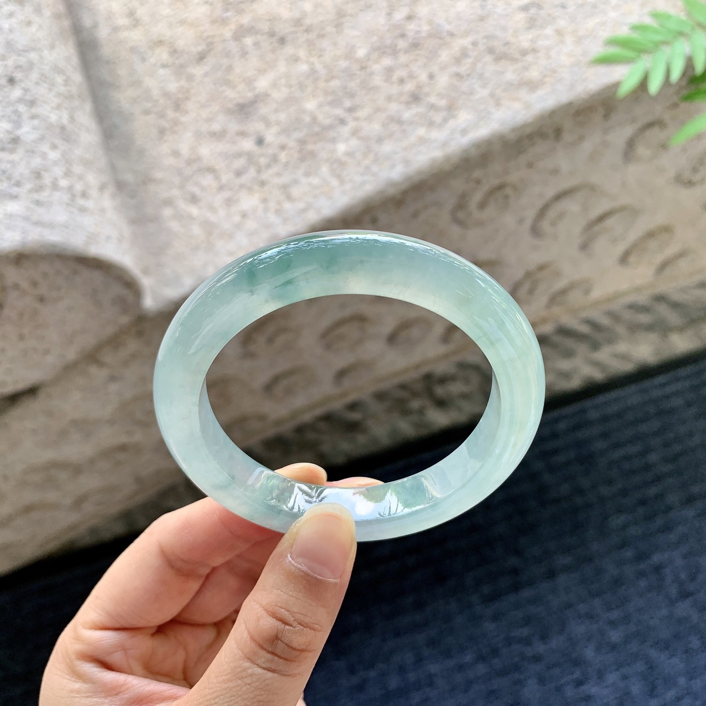 正圈53 54，圈口54.8/10.7/8.7，编码C5081485，冰糯晴绿，水润，种老，细腻，打灯有絮线