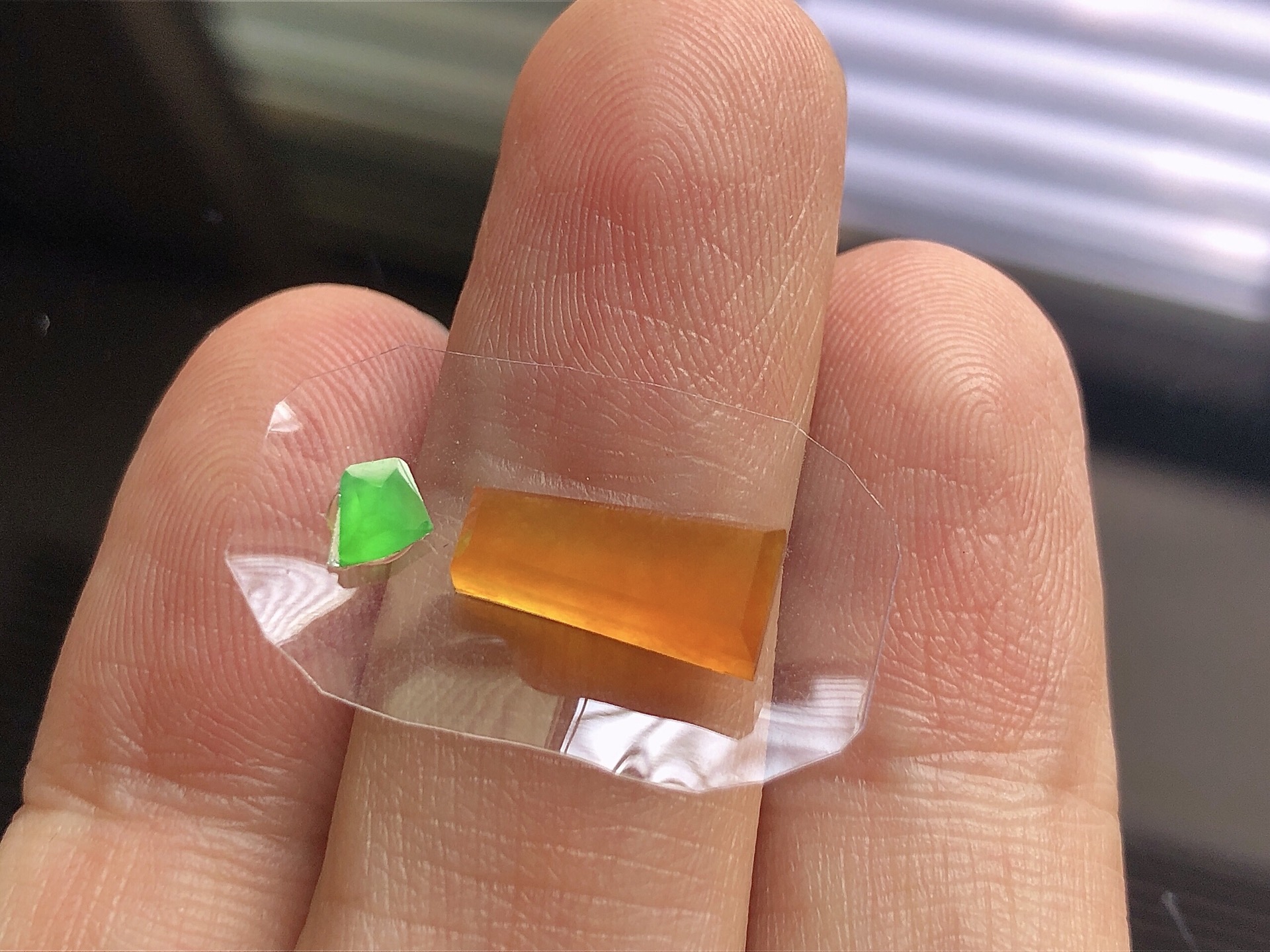 ️ 黄翡平安牌， 色泽极美，通透水润，玉质细腻，夺目迷人，镶嵌效果，品相，无裂，尺寸12.1*5.6*3.5