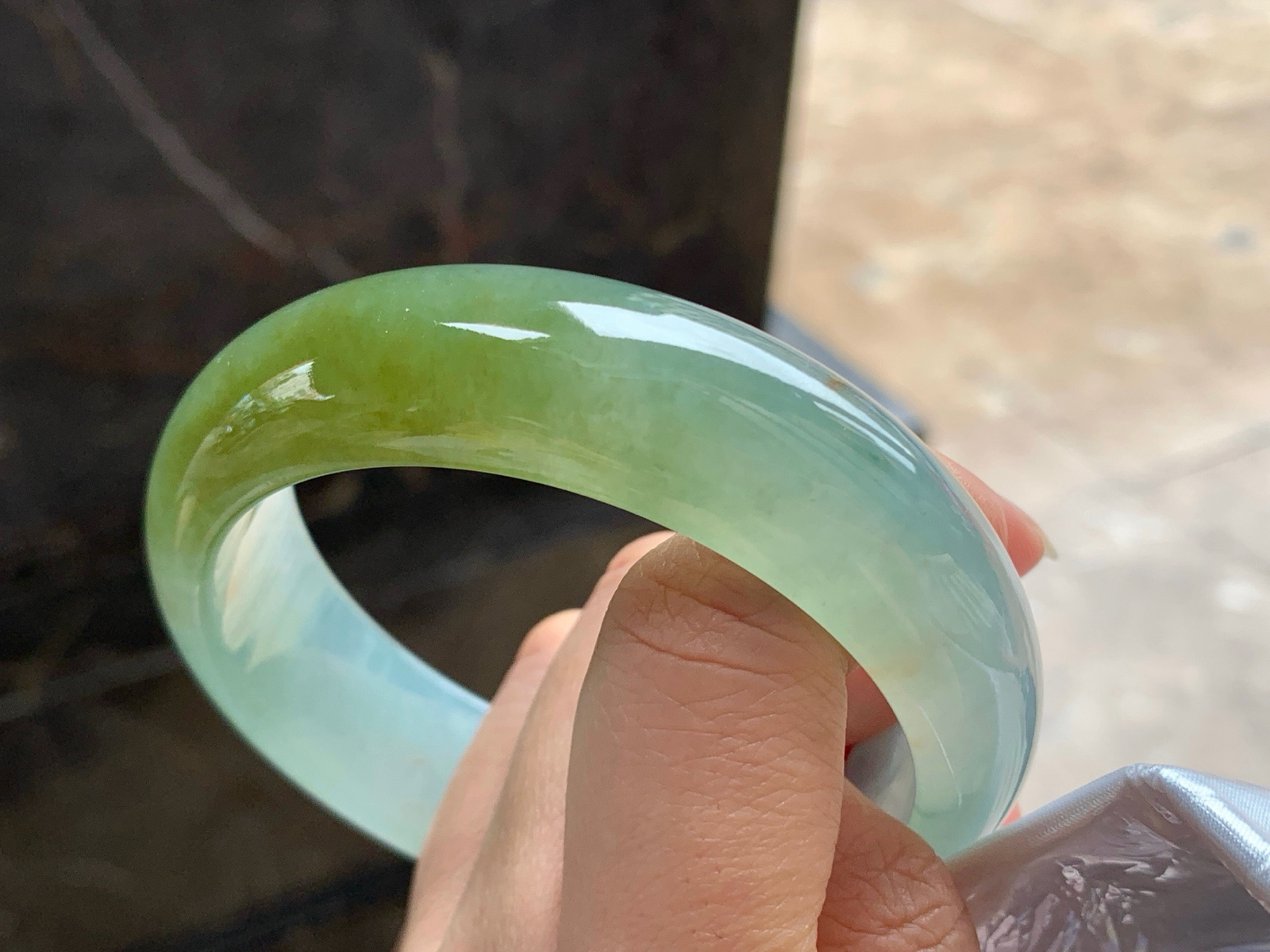 60-18-8.6
冰黄宽版手镯^_^冰透 鲜艳