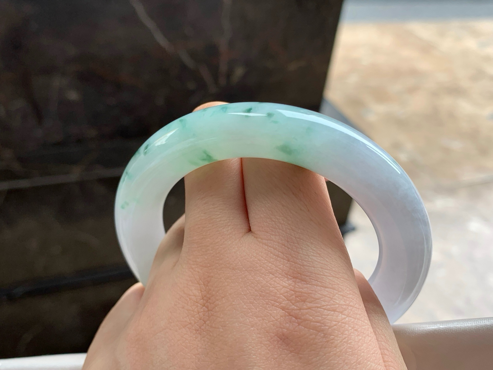 55.5-12
蓝花圆条手镯^_^细腻