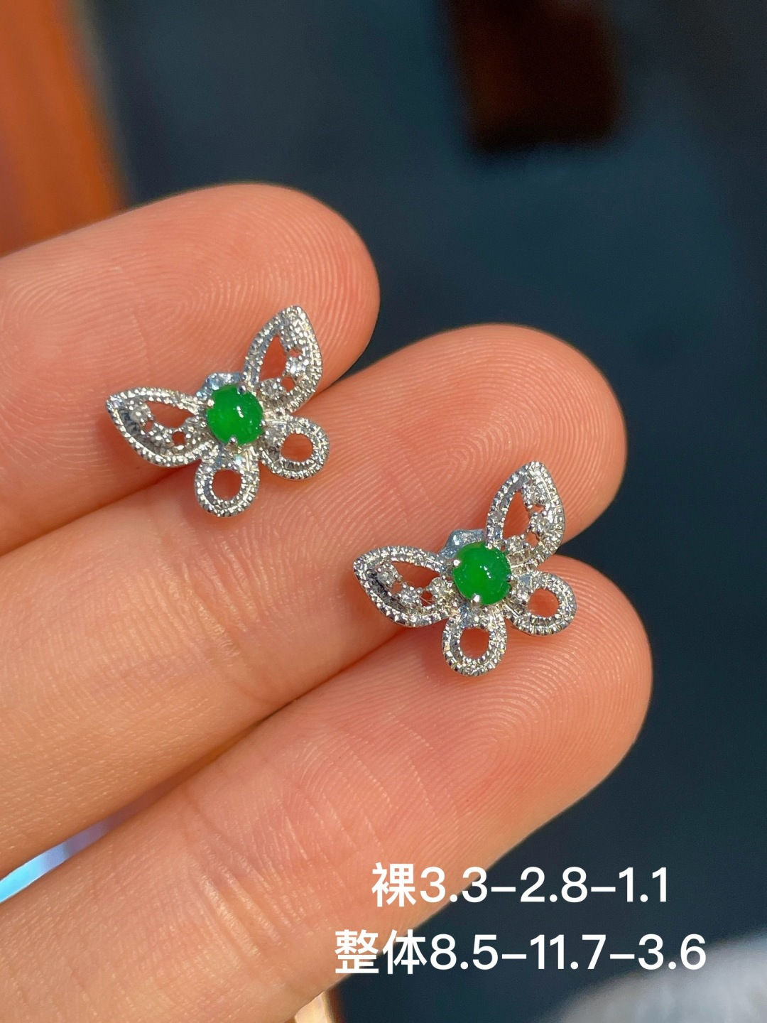 阳绿蛋面耳钉 无裂 18k金镶嵌 强烈推荐，3.3-2.8-1.1