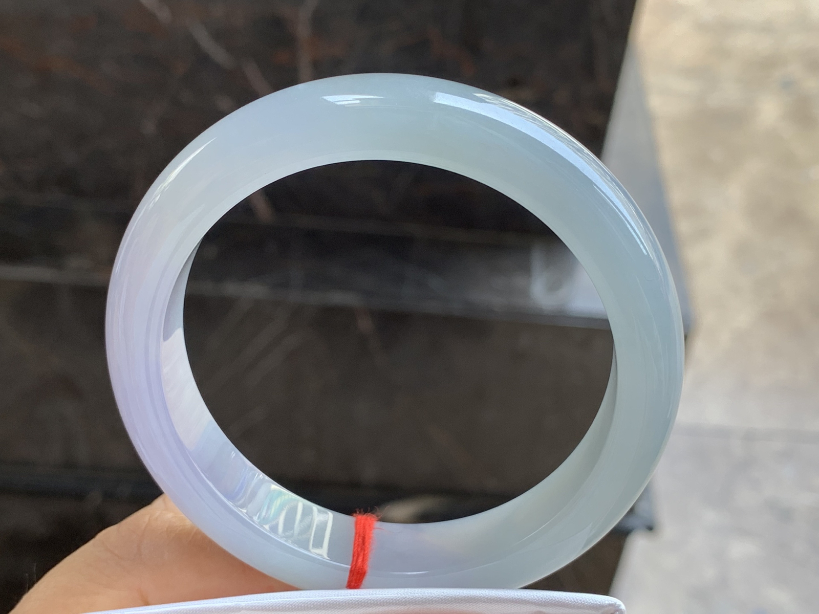 59-13-8.8mm
春色大圈口手镯 水润细腻 颜色漂亮