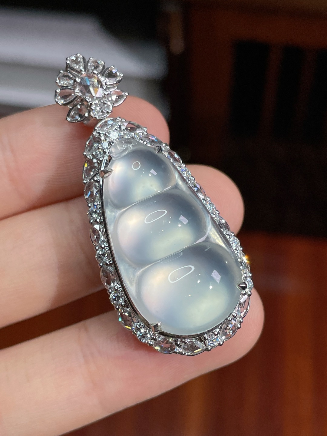 豆子吊坠 无裂，18k金镶嵌，28.1-15.2-3.5
