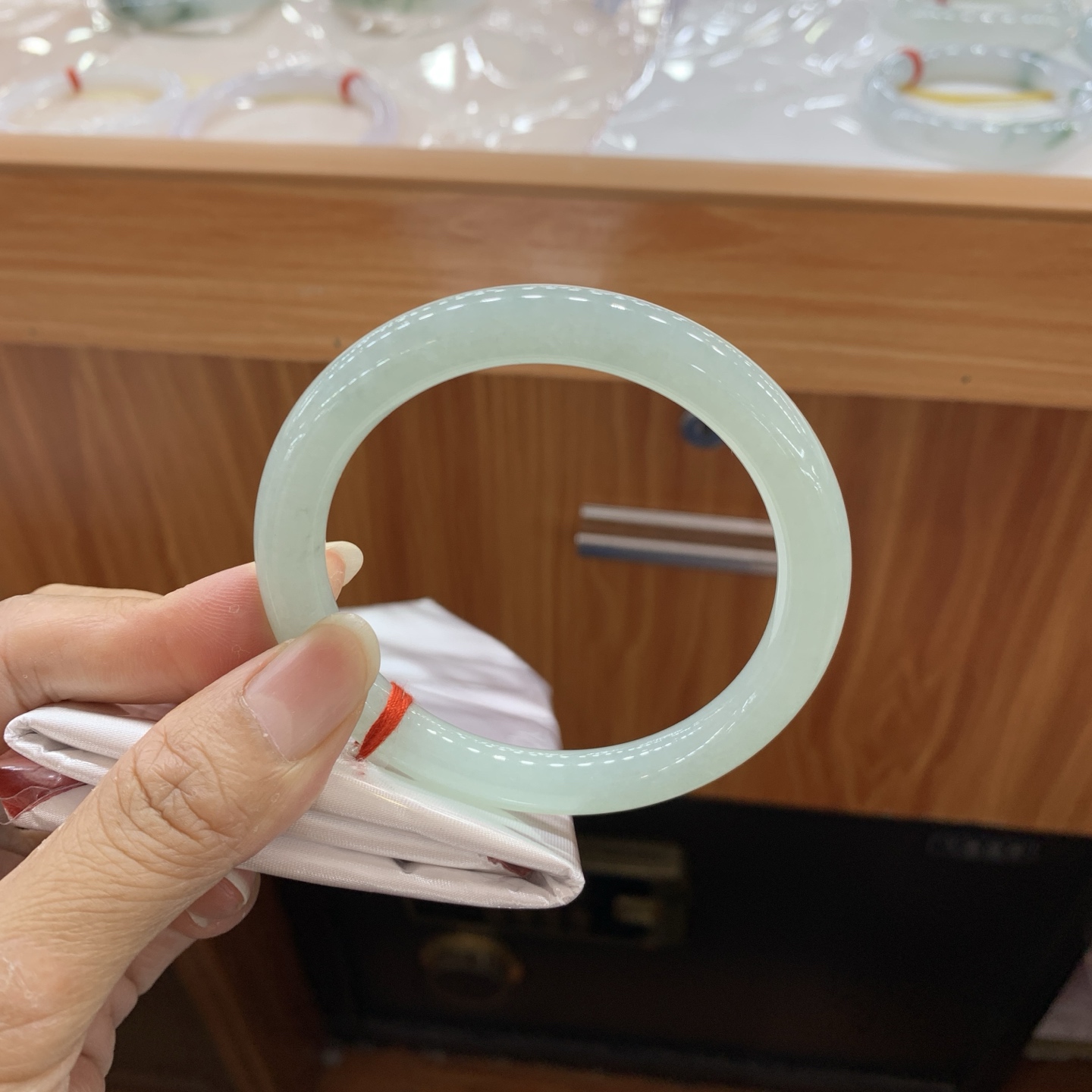 060203MMJ 绿底圆条翡翠手镯 58.3-8.8