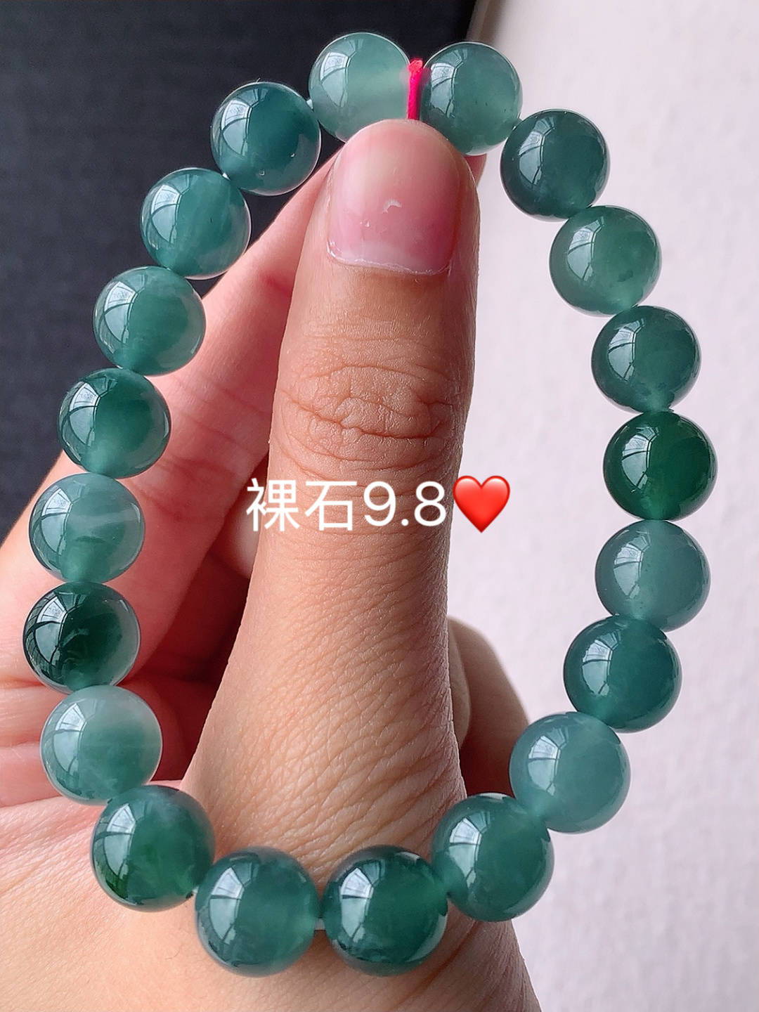 冰蓝圆珠手串底子细腻水润，颗颗精选，佩戴简单大方，9.8