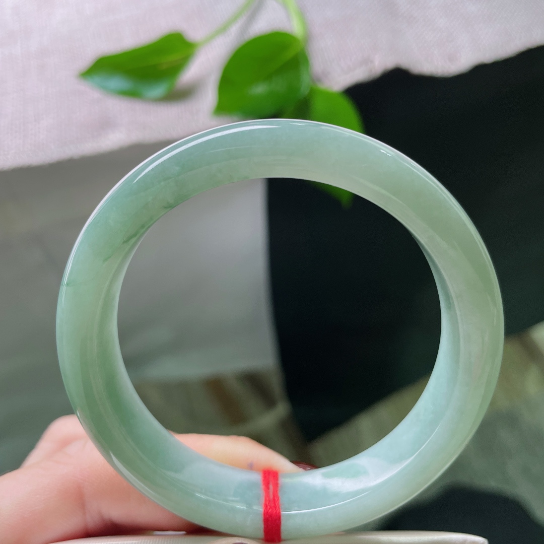 54.6/12.2/7.9，淡绿底正圈，水润，是腕上的一圈诗意，宁静致远。有纹，ss54035a